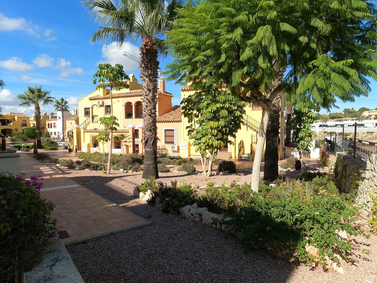 2 Bed Middle Floor Apartment in La Finca Golf