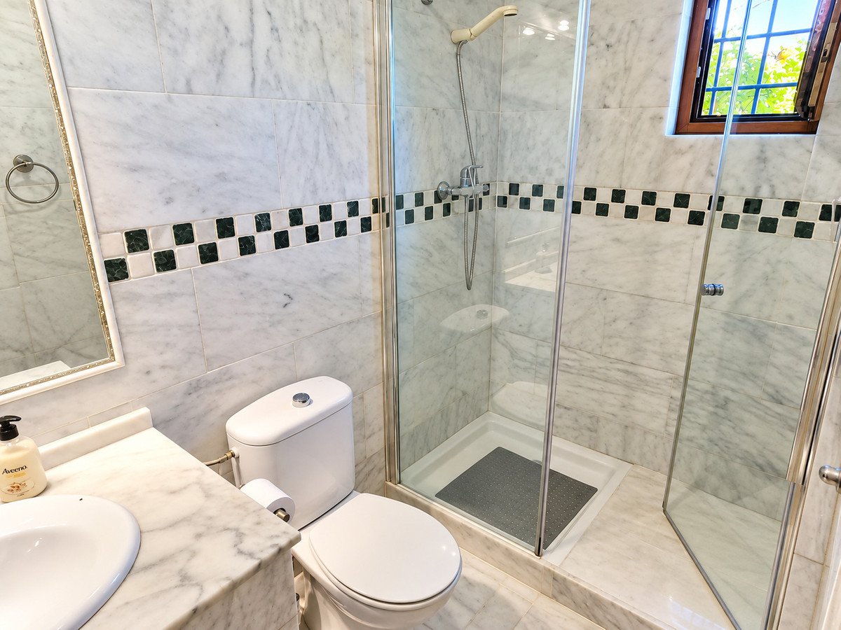 2 Bed Middle Floor Apartment in La Finca Golf