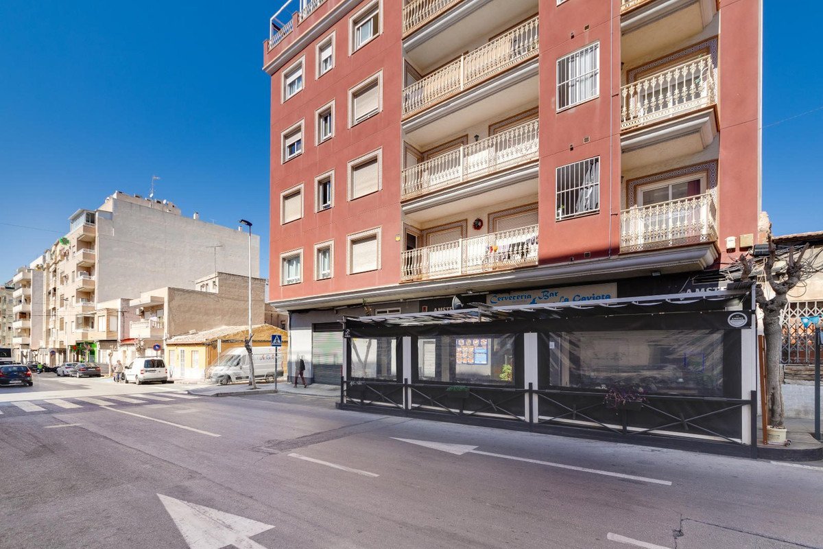 3 Bed Middle Floor Apartment in Torrevieja