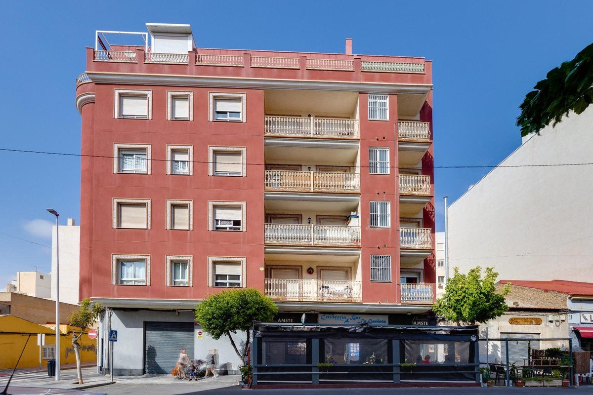 3 Bed Middle Floor Apartment in Torrevieja