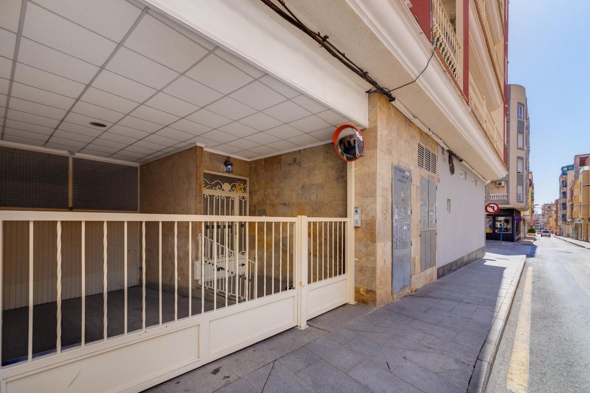 3 Bed Middle Floor Apartment in Torrevieja