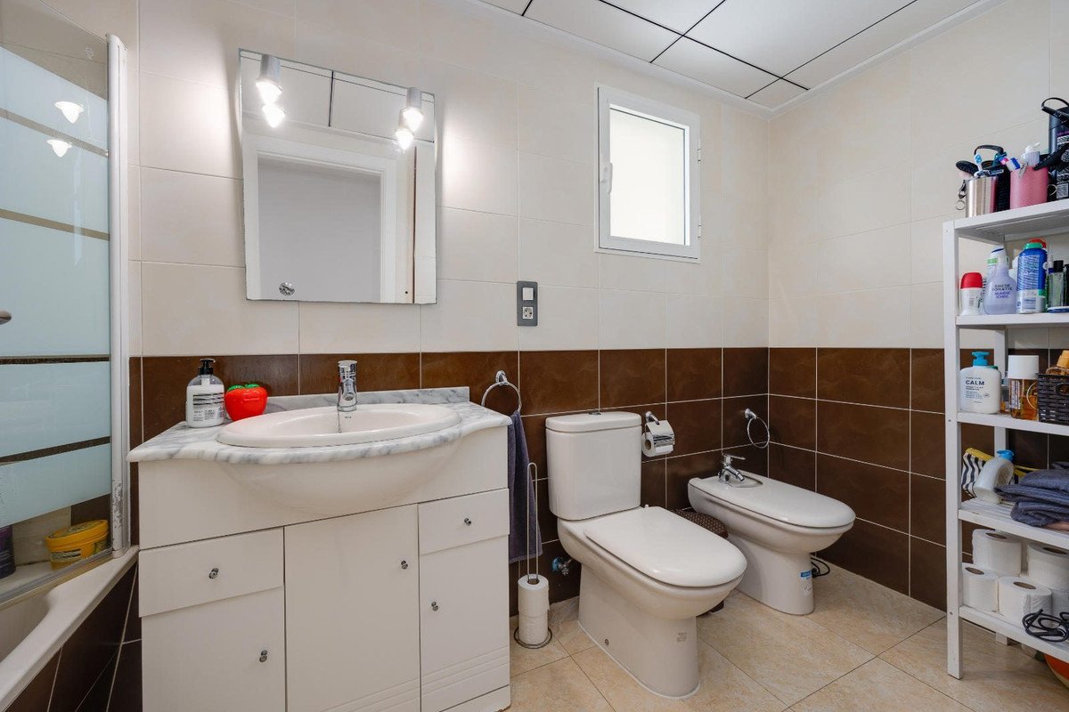 3 Bed Middle Floor Apartment in Torrevieja