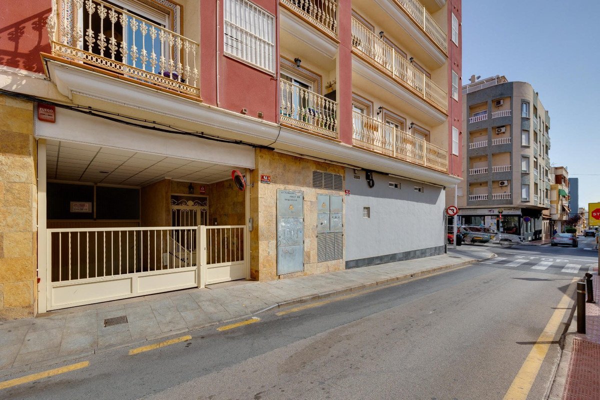 3 Bed Middle Floor Apartment in Torrevieja