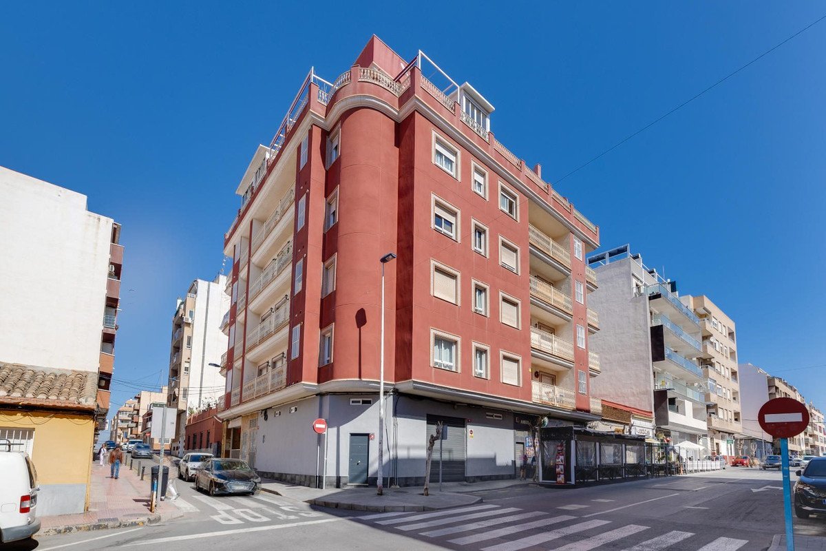 3 Bed Middle Floor Apartment in Torrevieja