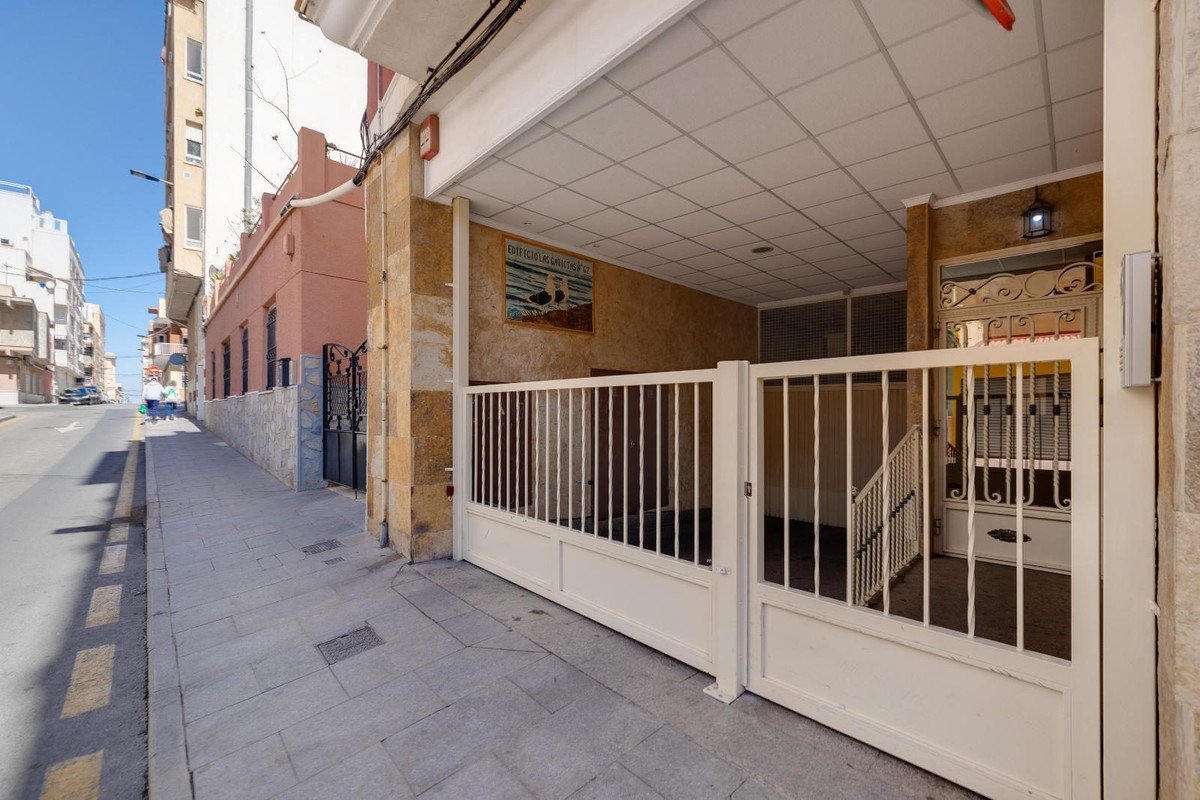 3 Bed Middle Floor Apartment in Torrevieja
