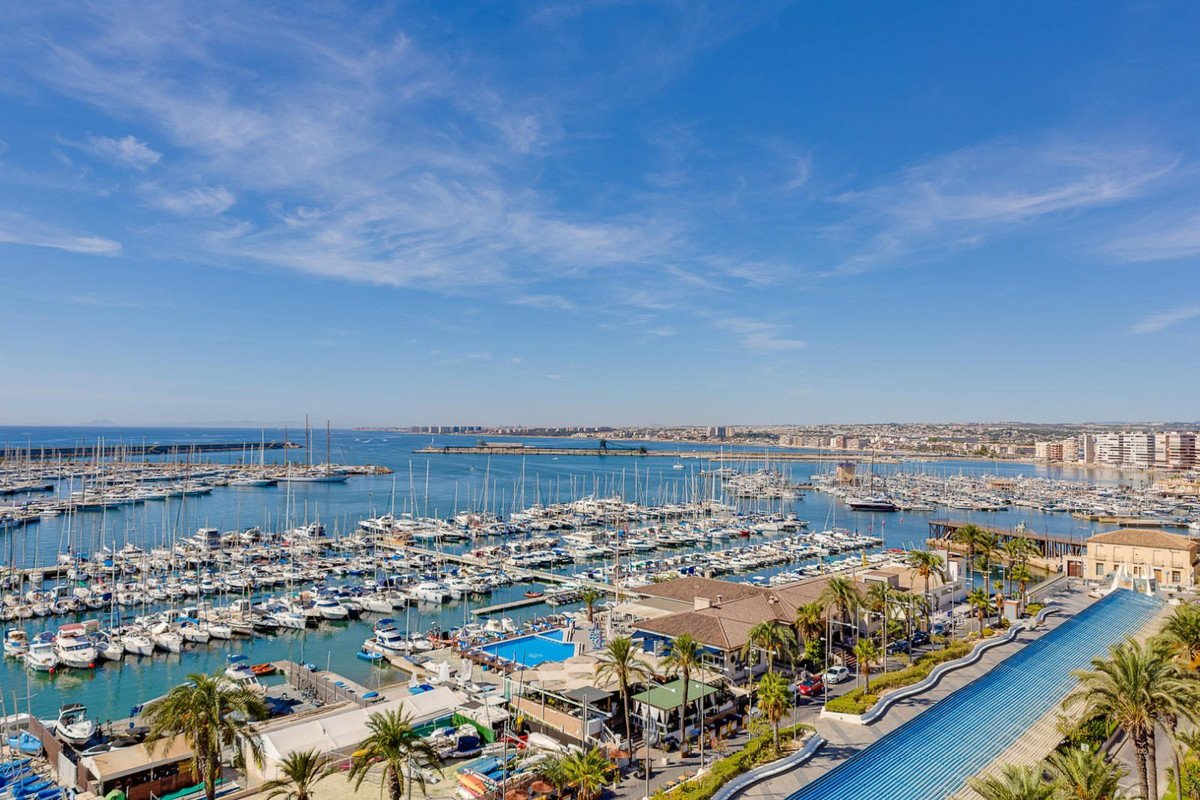3 Bed Middle Floor Apartment in Torrevieja