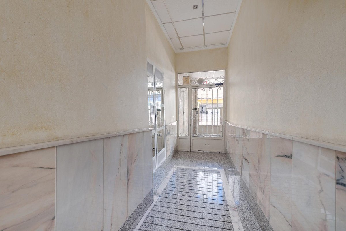 3 Bed Middle Floor Apartment in Torrevieja