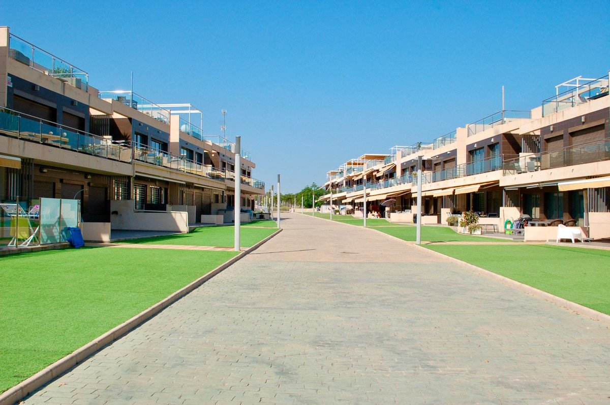 2 Bed Bungalow in Mil Palmeras