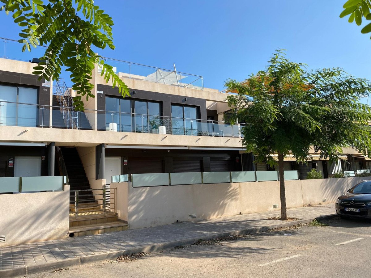 2 Bed Bungalow in Mil Palmeras