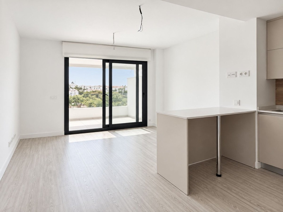 1 Bed Middle Floor Apartment in Estepona