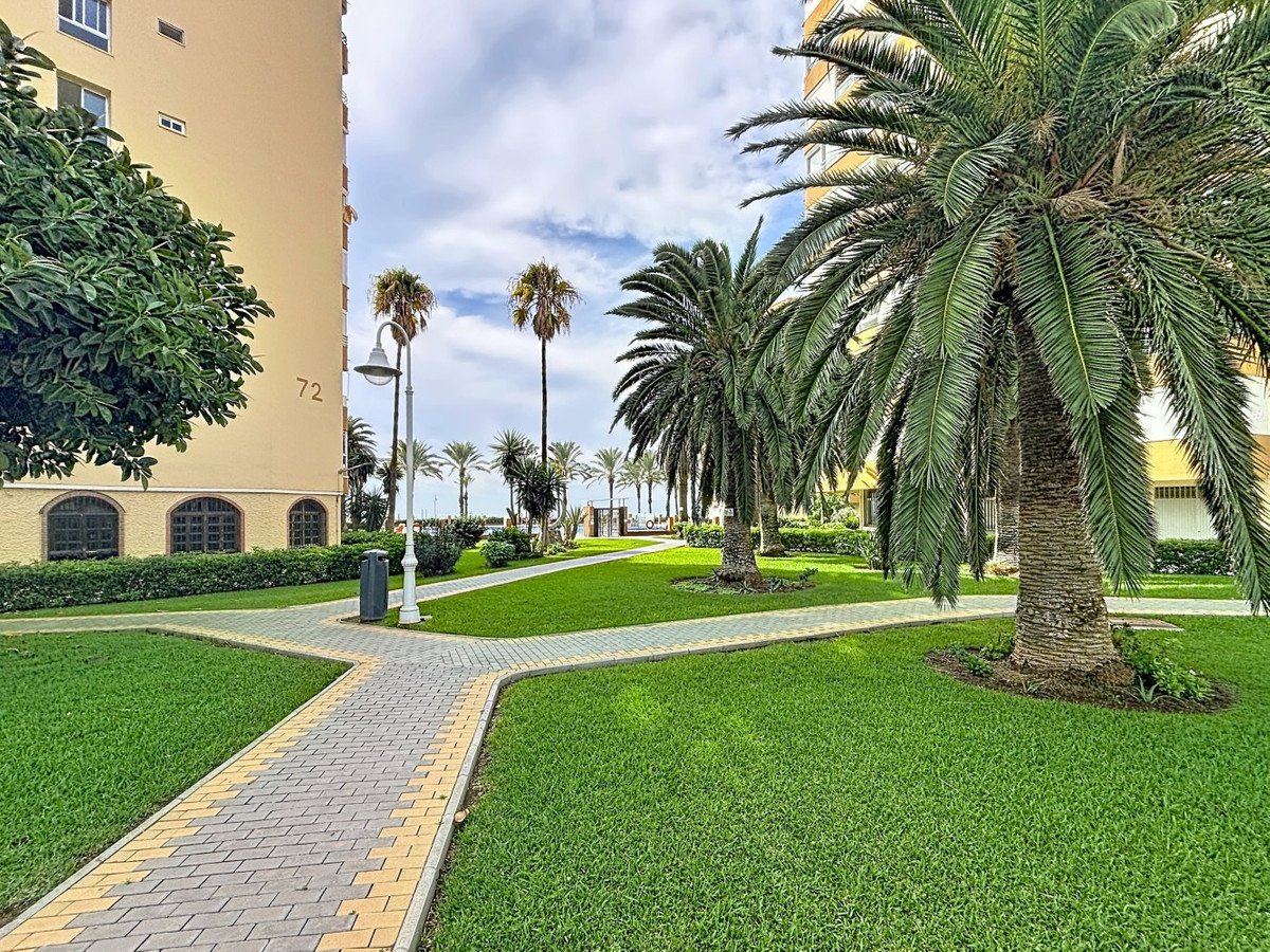 2 Bed Middle Floor Apartment in Algarrobo Costa