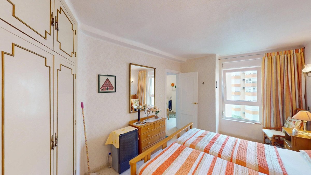 2 Bed Middle Floor Apartment in Algarrobo Costa