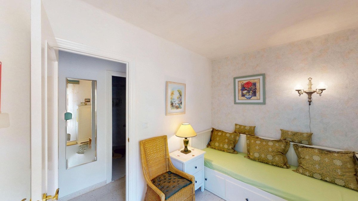 2 Bed Middle Floor Apartment in Algarrobo Costa