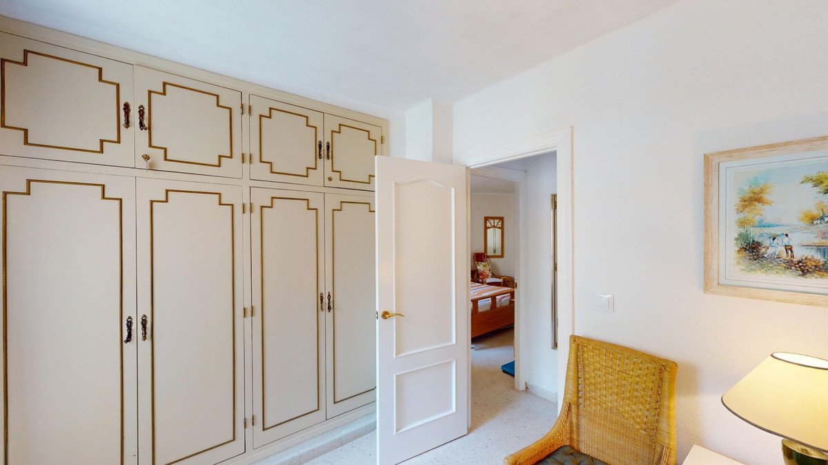 2 Bed Middle Floor Apartment in Algarrobo Costa