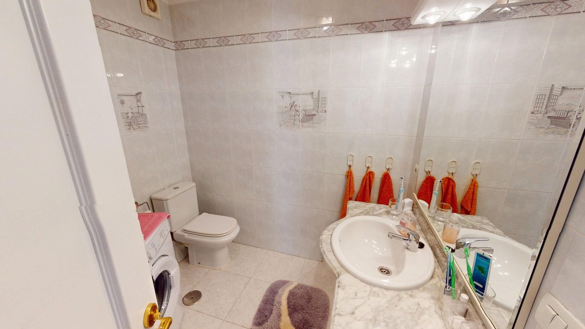 2 Bed Middle Floor Apartment in Algarrobo Costa
