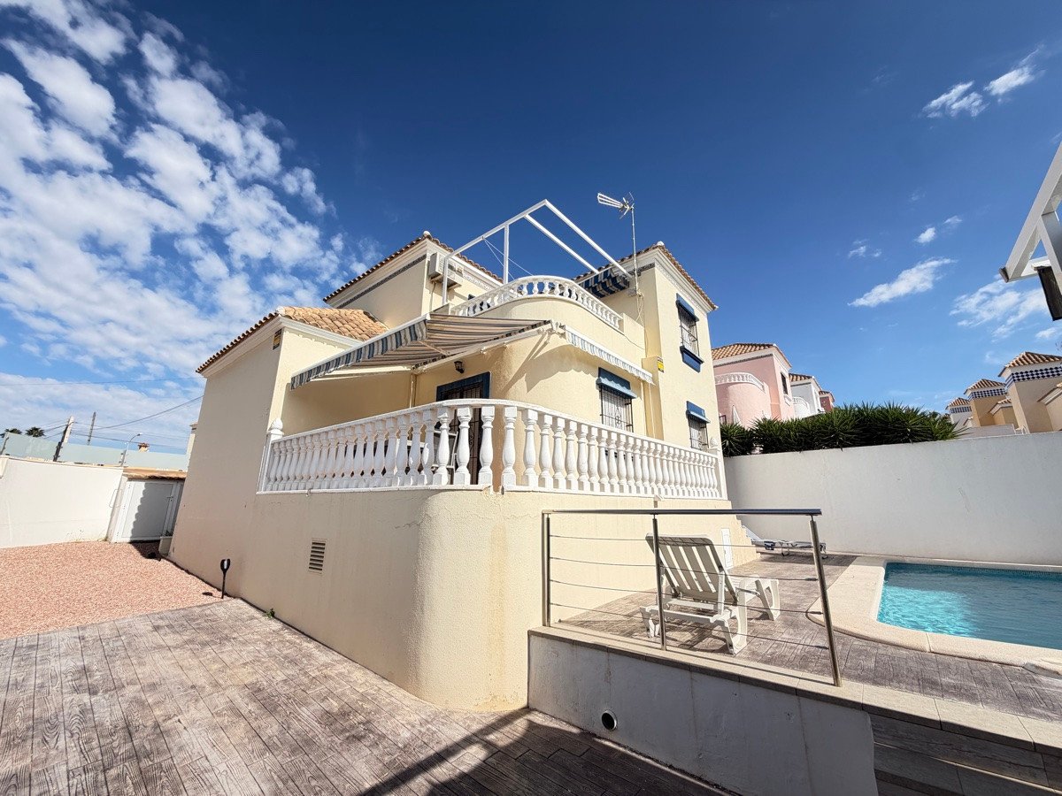 3 Bed Detached Villa in Villamartin