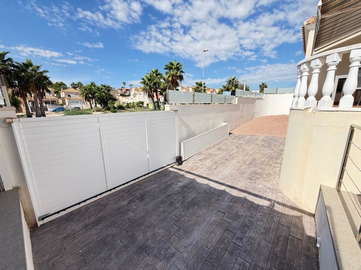 3 Bed Detached Villa in Villamartin