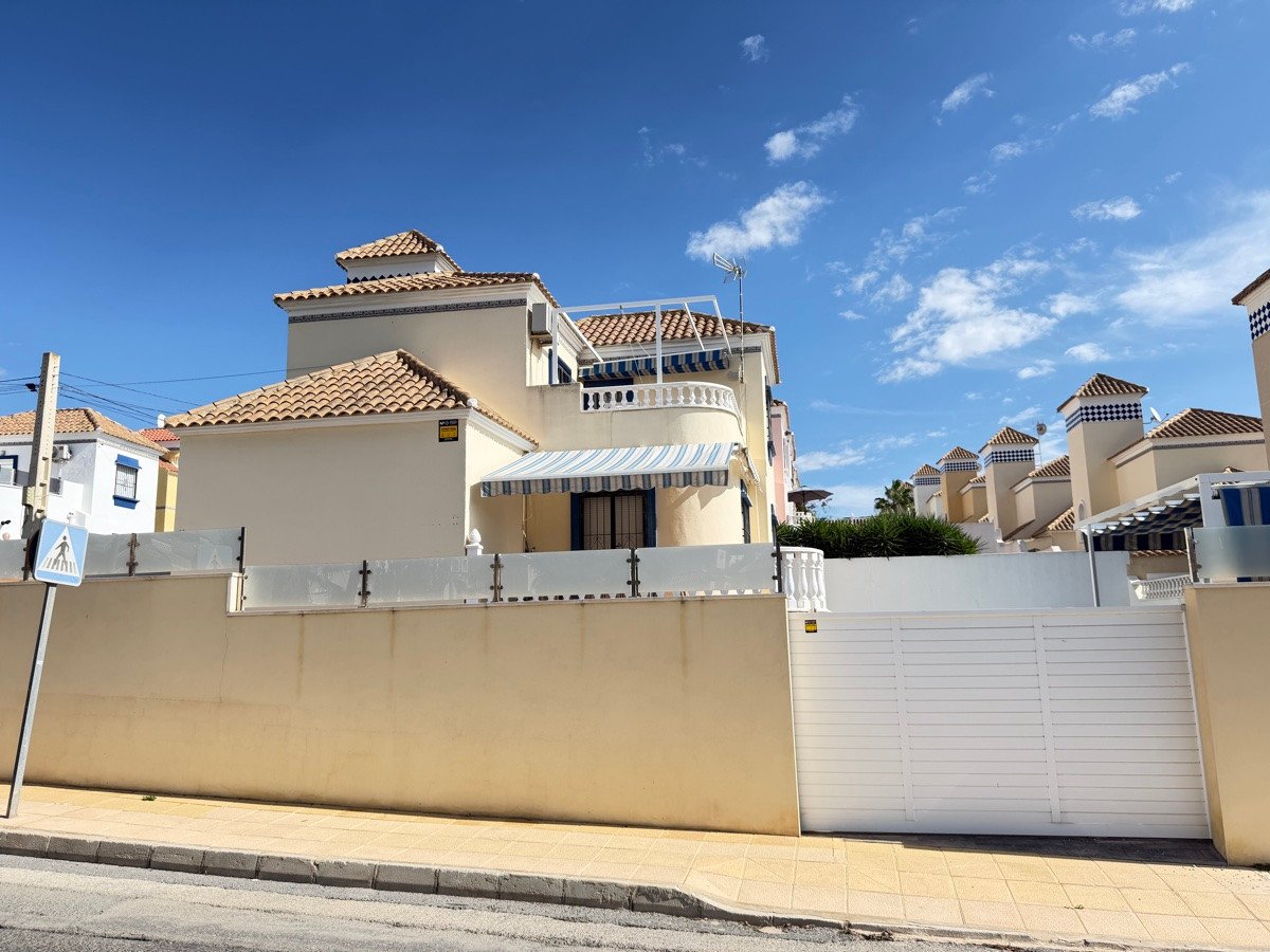 3 Bed Detached Villa in Villamartin