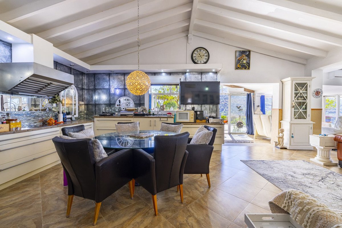 3 Bed Detached Villa in Arenas