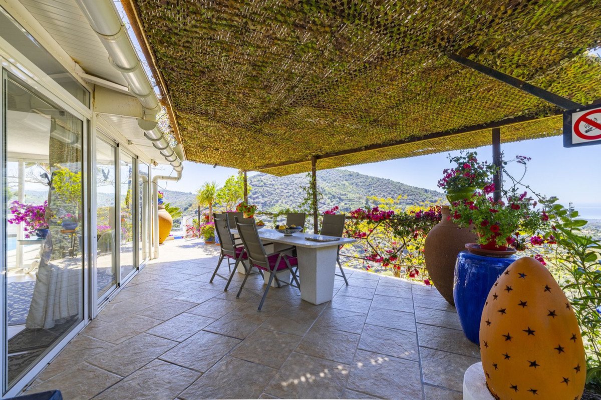 3 Bed Detached Villa in Arenas