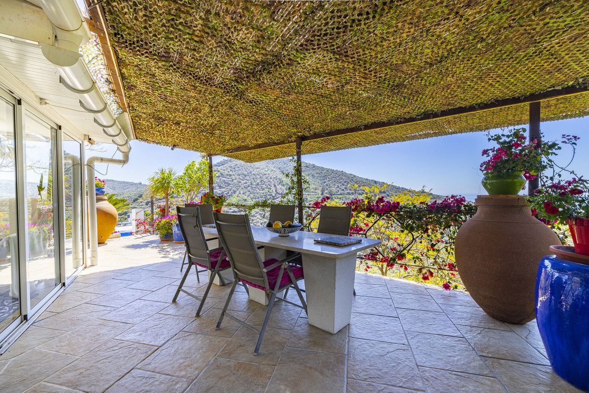 3 Bed Detached Villa in Arenas