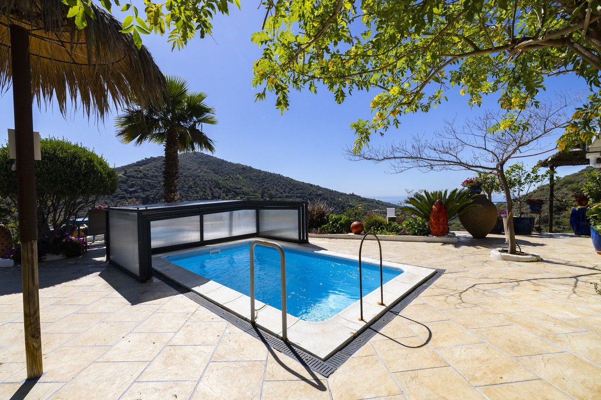 3 Bed Detached Villa in Arenas