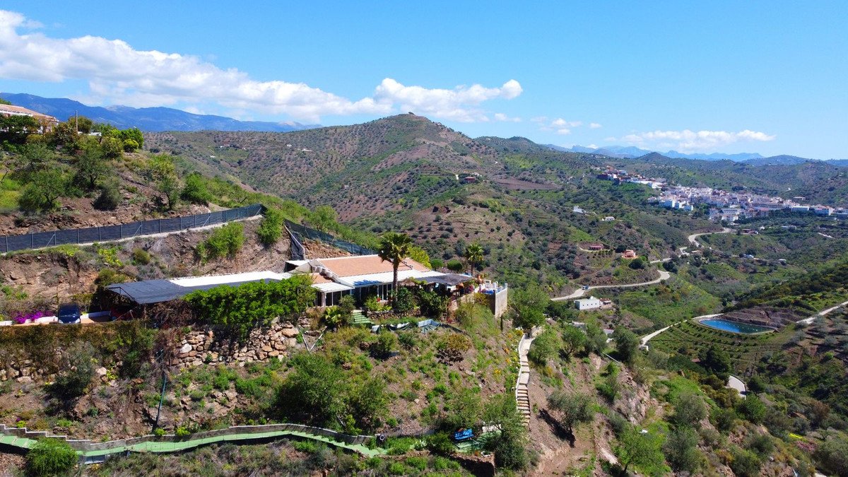 3 Bed Detached Villa in Arenas