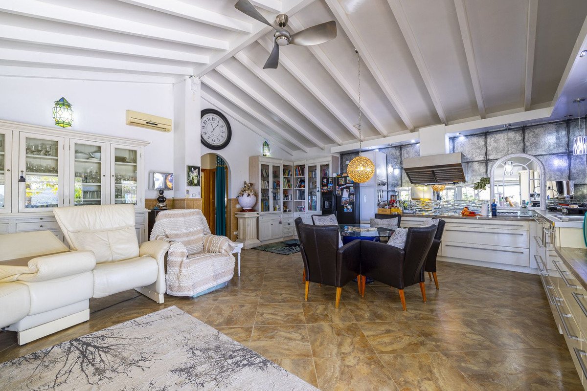 3 Bed Detached Villa in Arenas