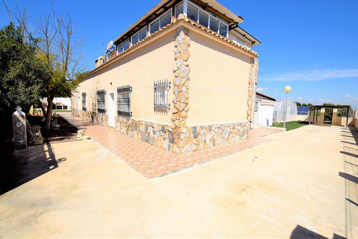 5 Bed Detached Villa in Rojales