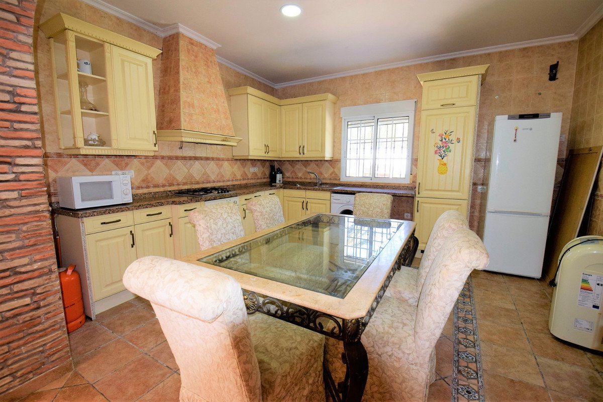 5 Bed Detached Villa in Rojales