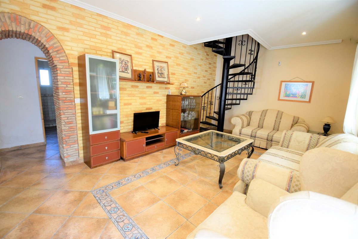 5 Bed Detached Villa in Rojales