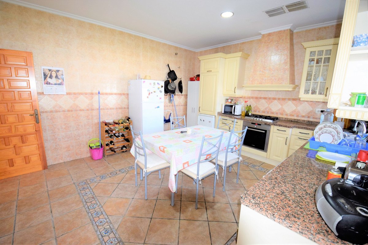 5 Bed Detached Villa in Rojales