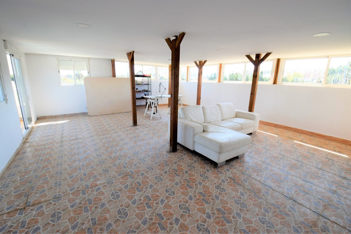 5 Bed Detached Villa in Rojales