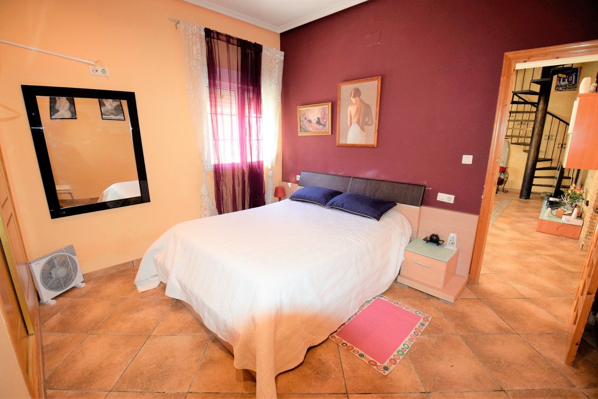 5 Bed Detached Villa in Rojales