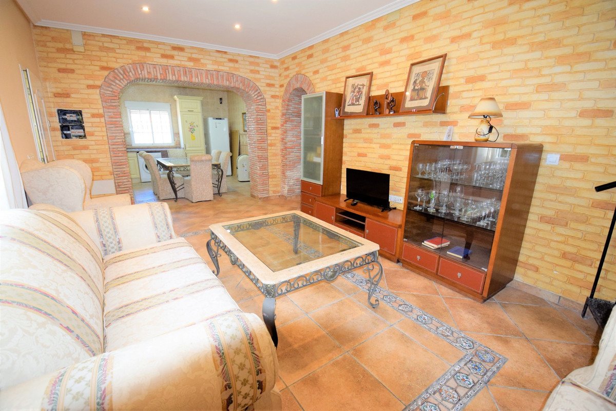5 Bed Detached Villa in Rojales