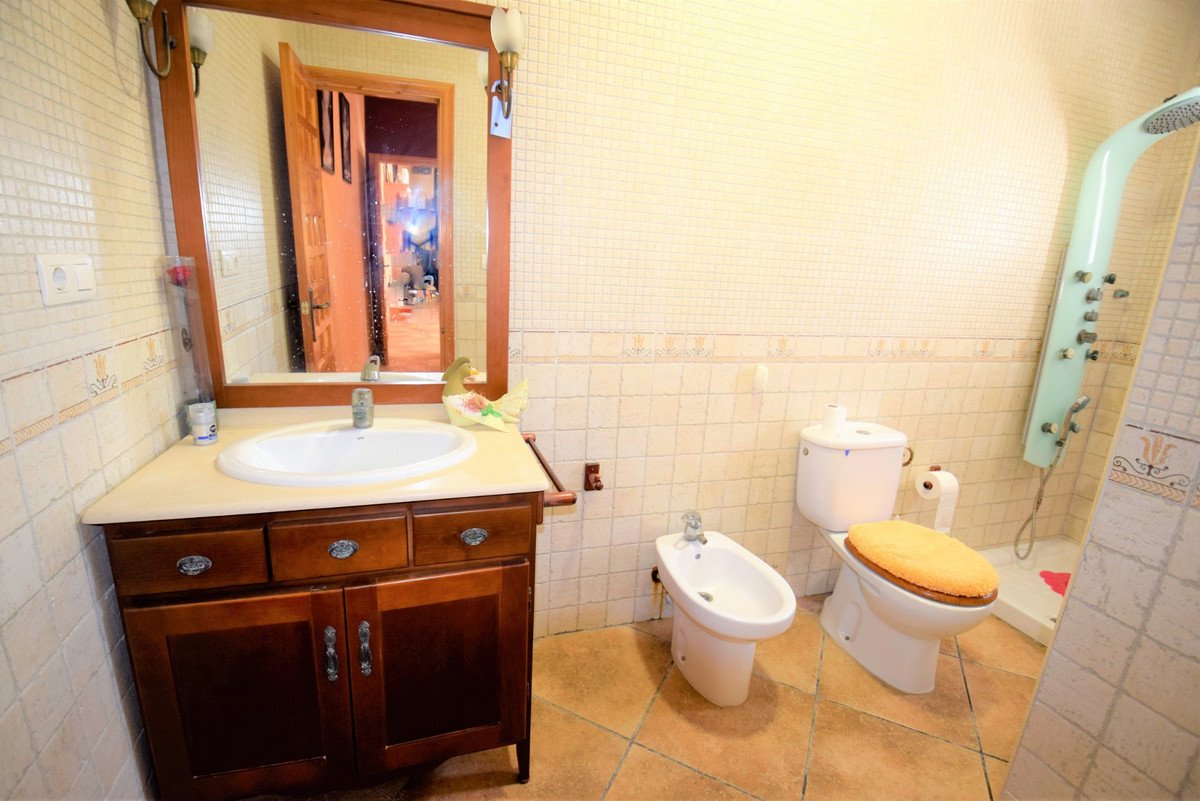 5 Bed Detached Villa in Rojales