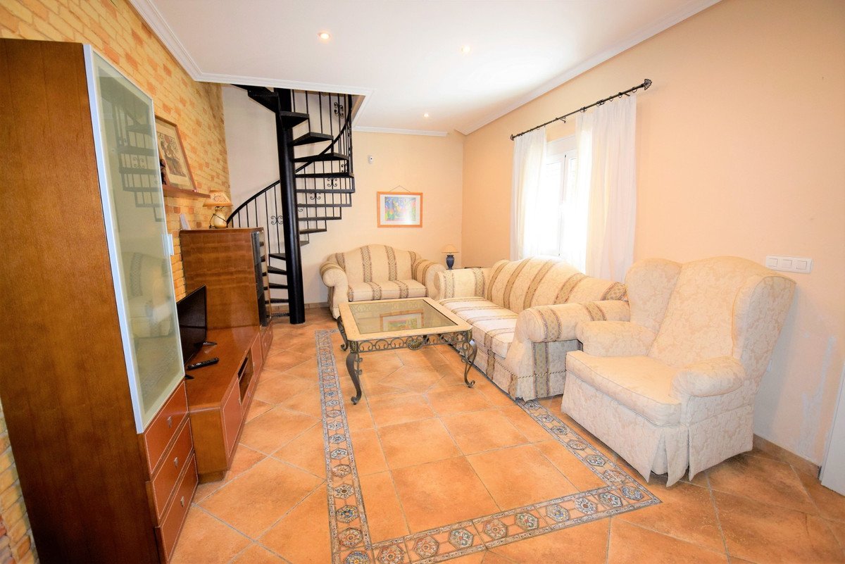 5 Bed Detached Villa in Rojales