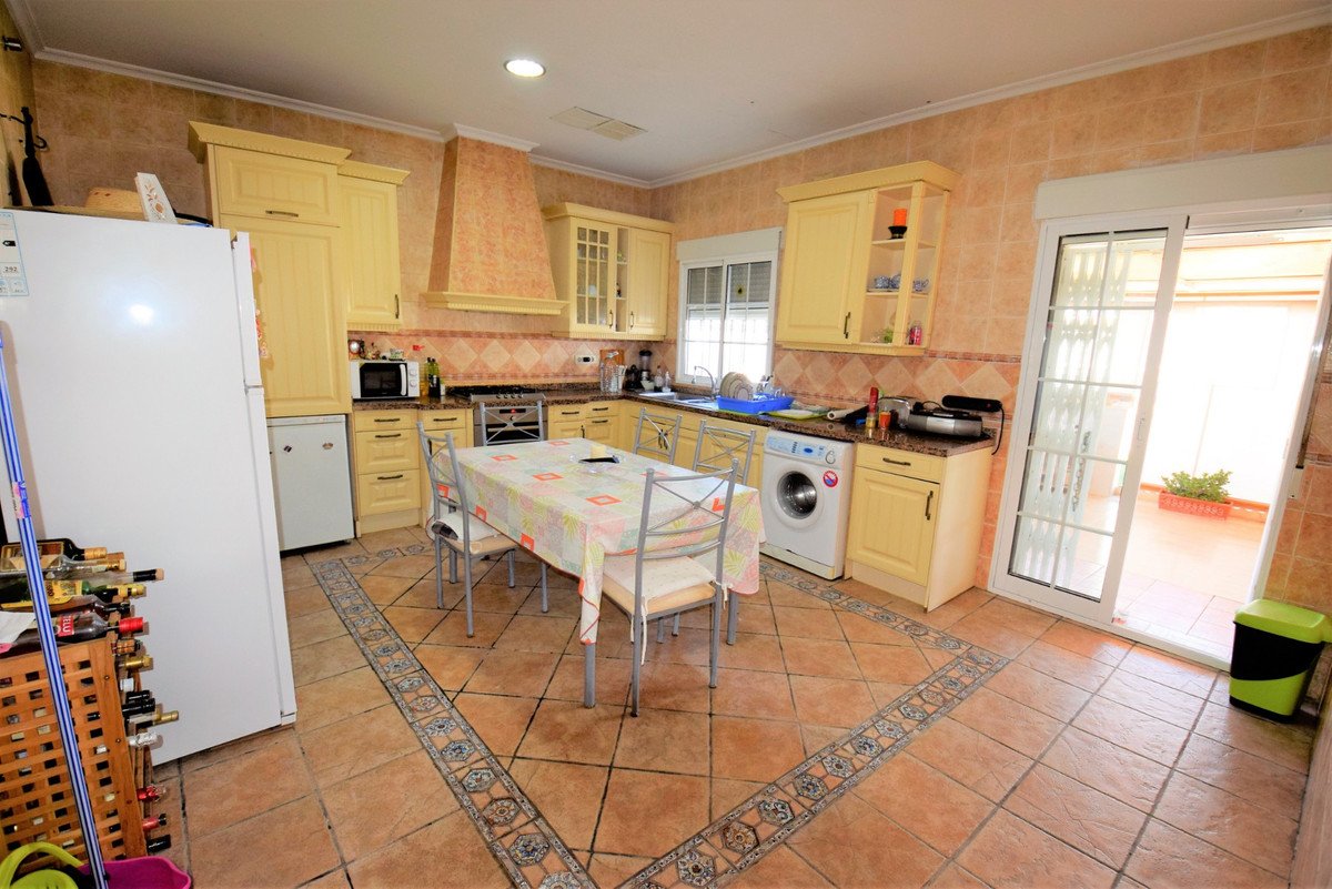 5 Bed Detached Villa in Rojales