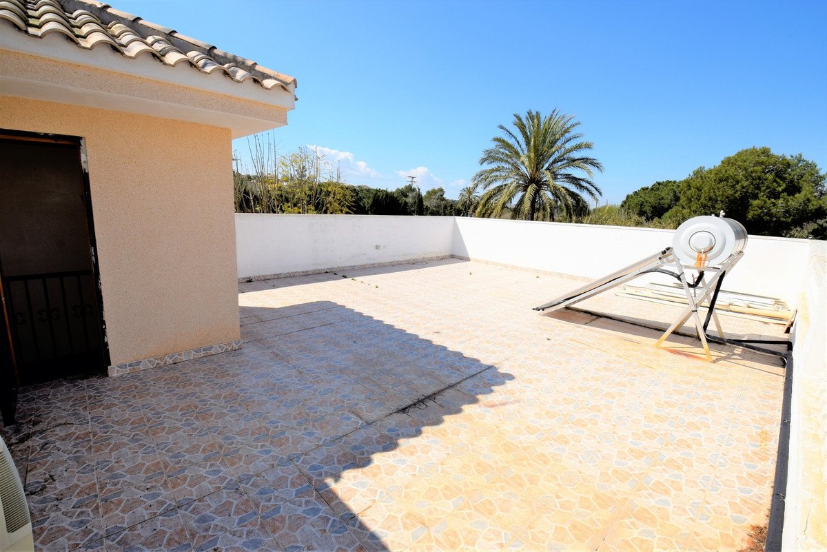 5 Bed Detached Villa in Rojales