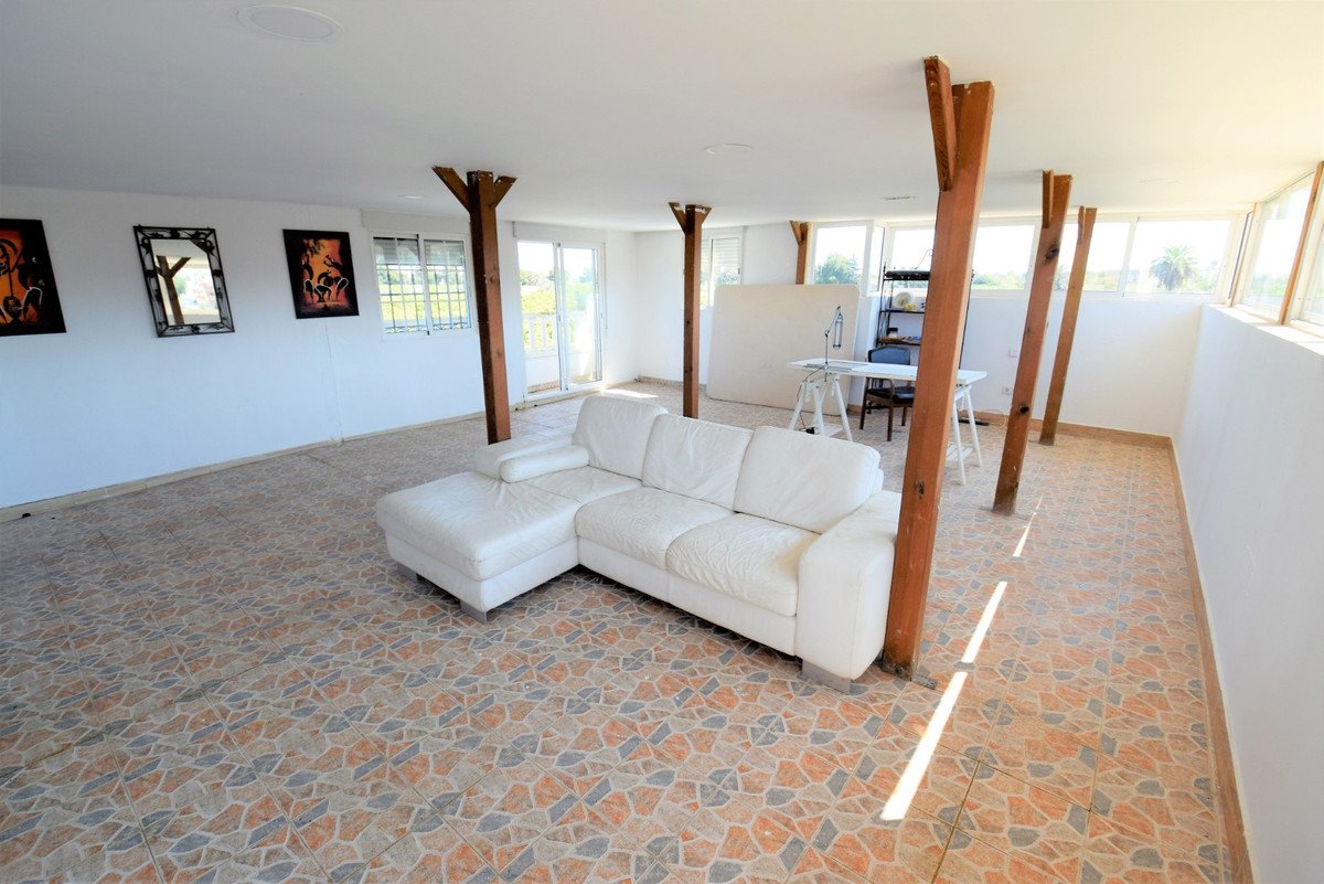 5 Bed Detached Villa in Rojales