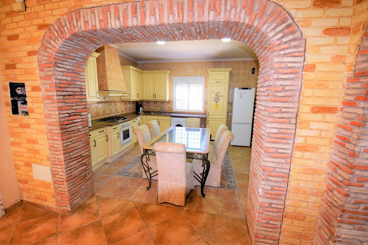 5 Bed Detached Villa in Rojales
