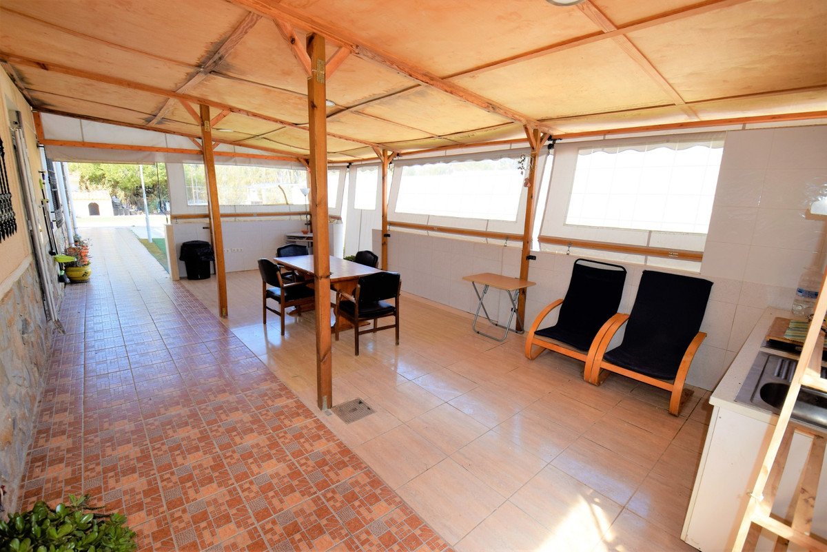 5 Bed Detached Villa in Rojales