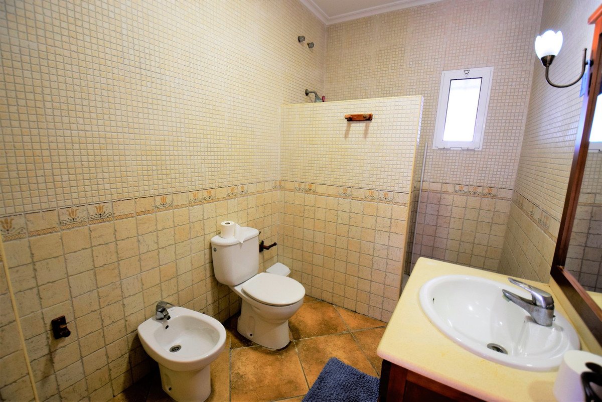 5 Bed Detached Villa in Rojales