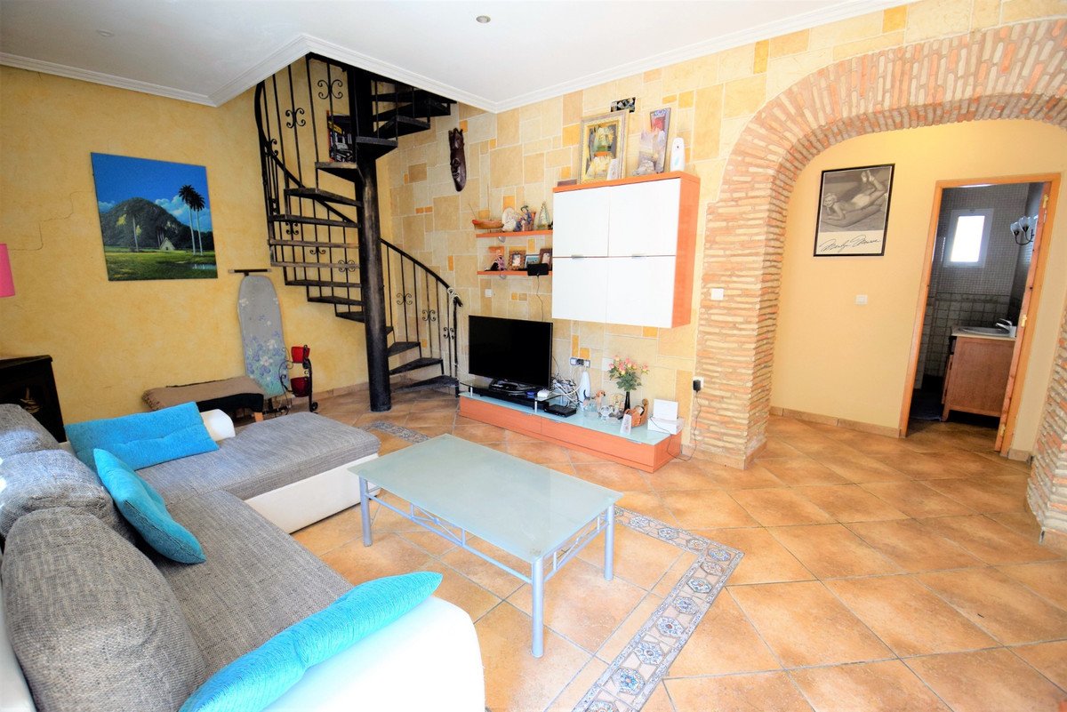 5 Bed Detached Villa in Rojales