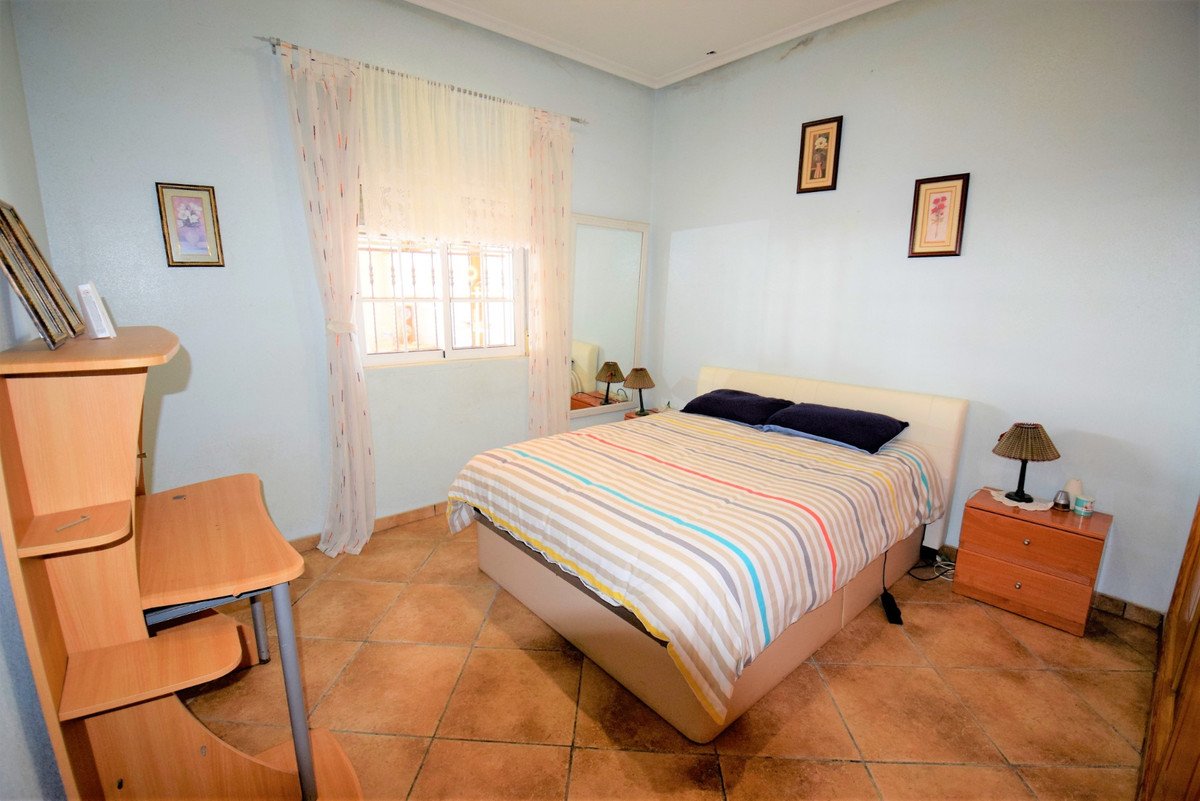 5 Bed Detached Villa in Rojales