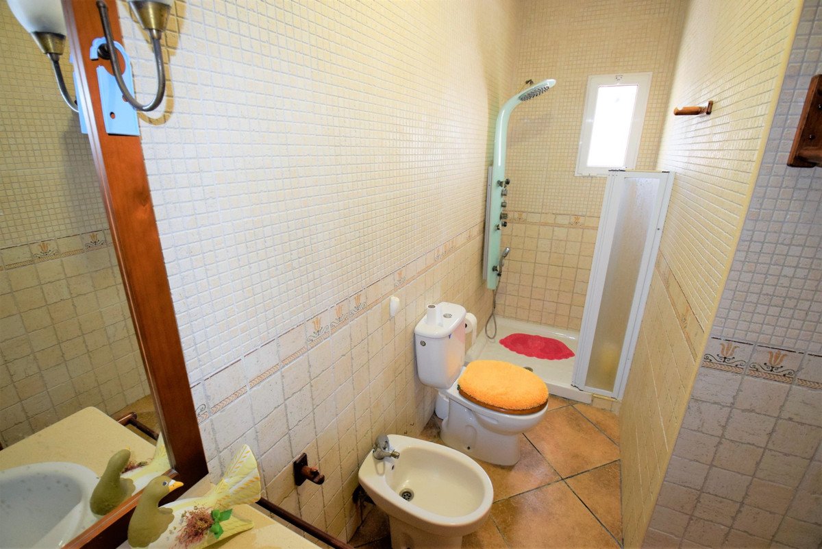 5 Bed Detached Villa in Rojales
