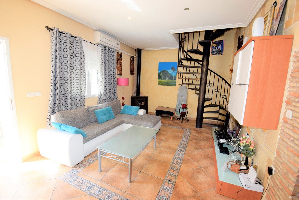 5 Bed Detached Villa in Rojales