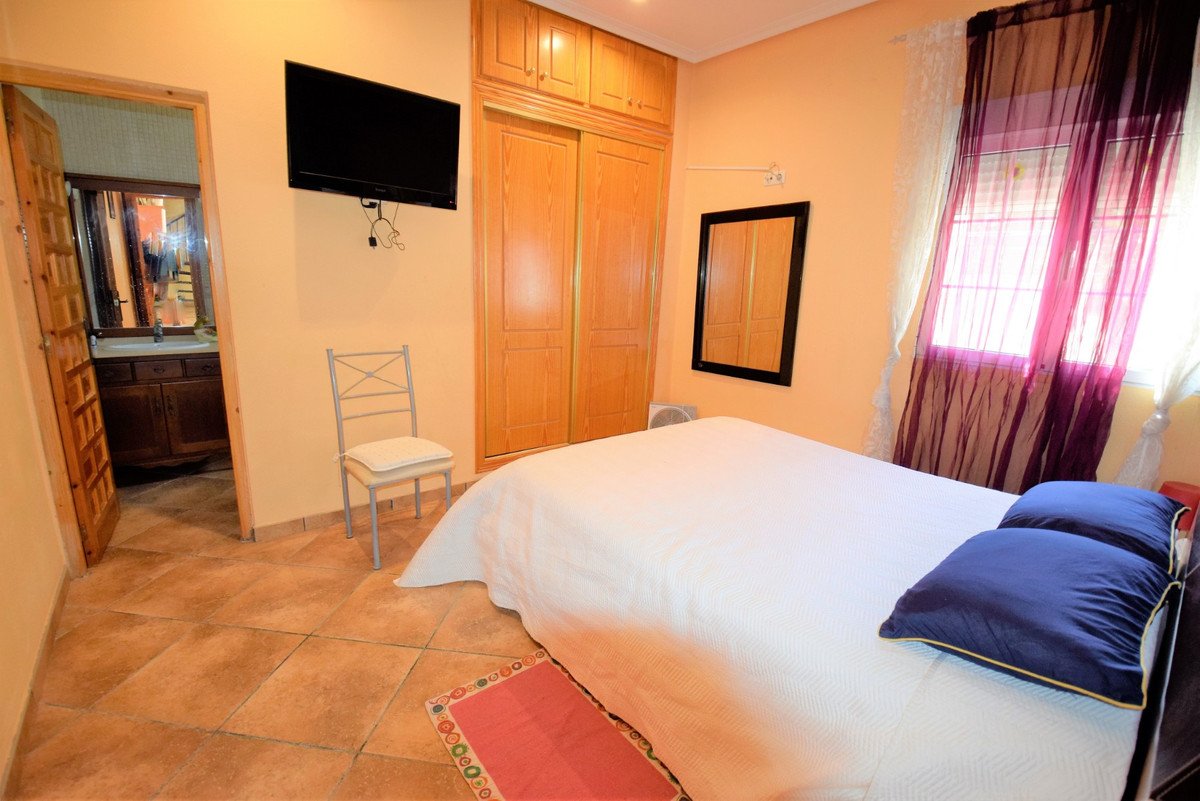 5 Bed Detached Villa in Rojales