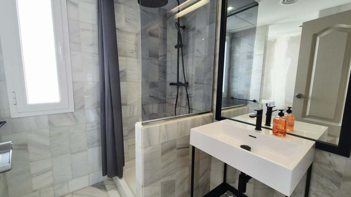 3 Bed Middle Floor Apartment in Marbella