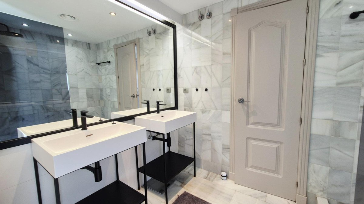3 Bed Middle Floor Apartment in Marbella